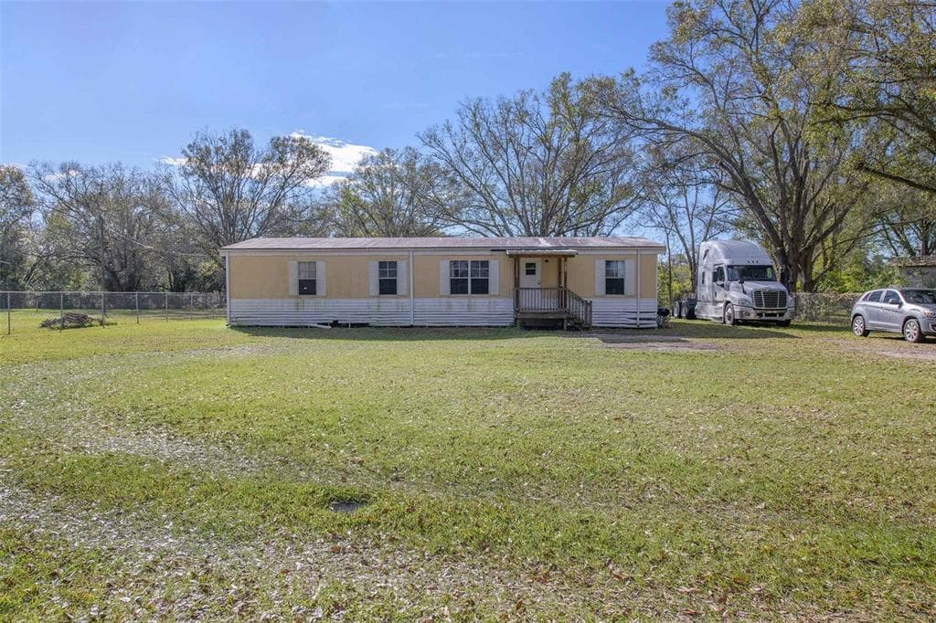 8012 N MEADOWVIEW CIRCLE TAMPA, FL 33625