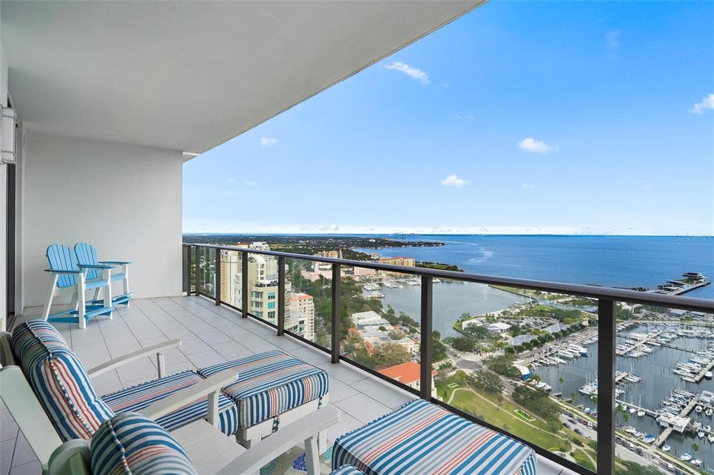 100 1ST AVENUE N UNIT 3704 ST PETERSBURG, FL 33701