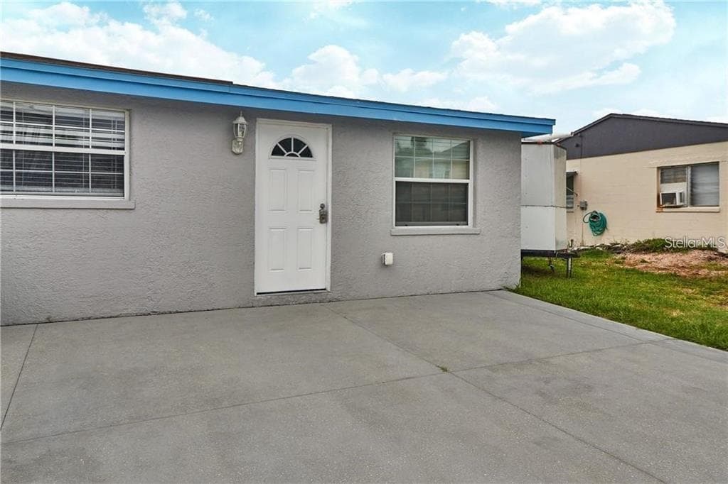 18040 E 5TH STREET UNIT North REDINGTON SHORES, FL 33708