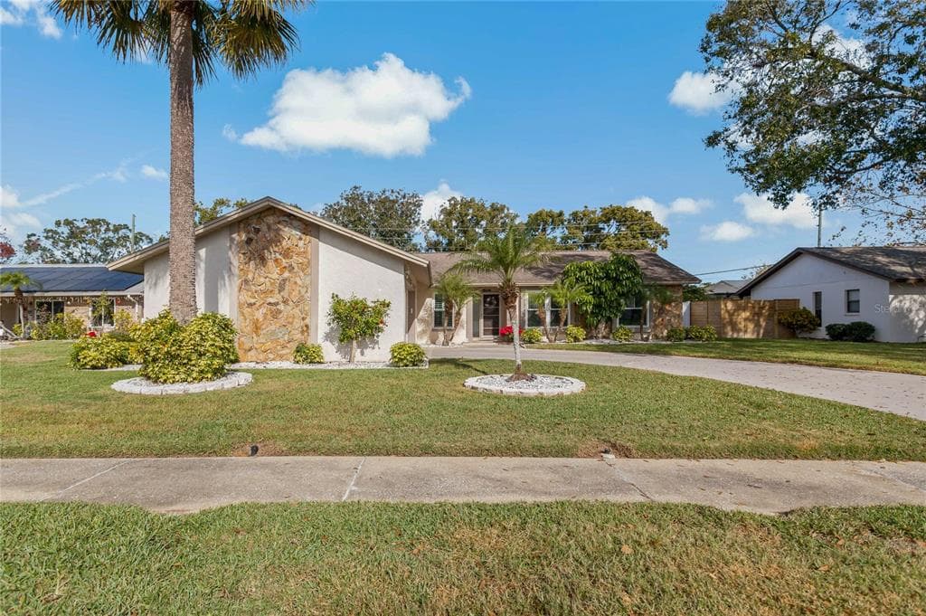 2813 PADDOCK DRIVE PALM HARBOR, FL 34684