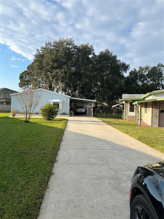 3215 HICKORY DRIVE ZEPHYRHILLS, FL 33543