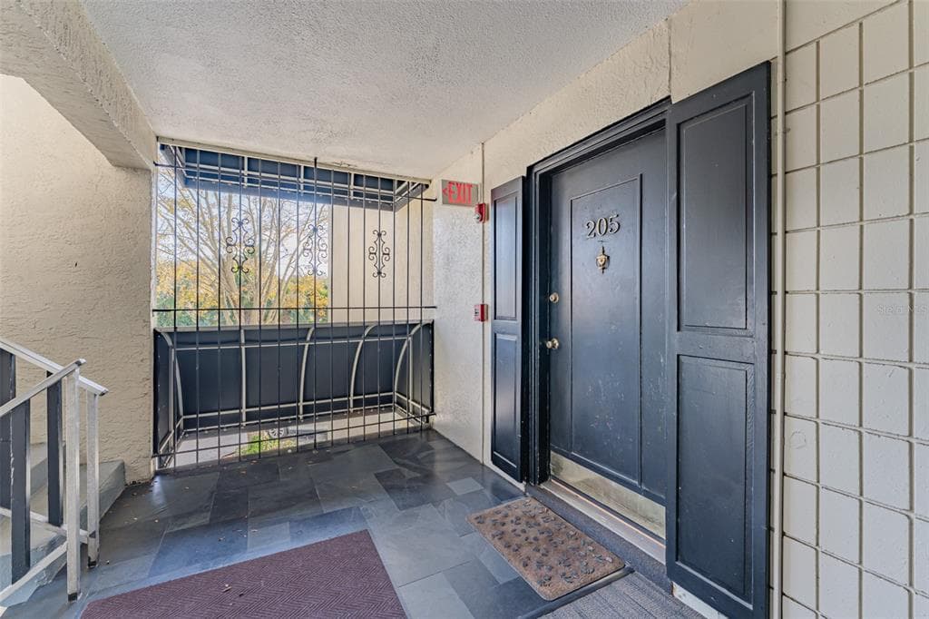 2302 S MANHATTAN AVENUE UNIT 205 TAMPA, FL 33629