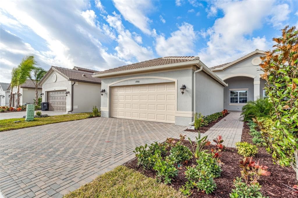 4940 SIENNA ISLES AVENUE WIMAUMA, FL 33598