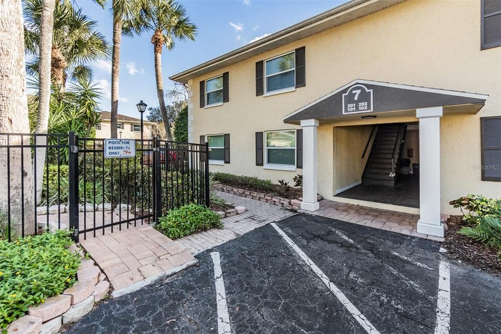 13125 WILCOX ROAD UNIT 7202 LARGO, FL 33774
