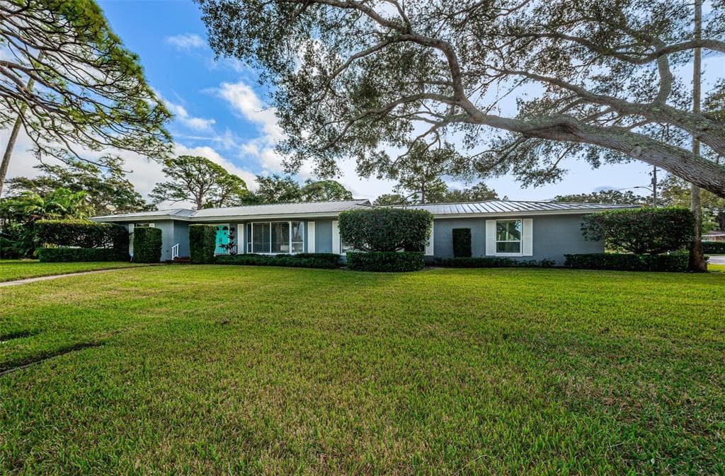 1781 SANTA BARBARA DRIVE DUNEDIN, FL 34698