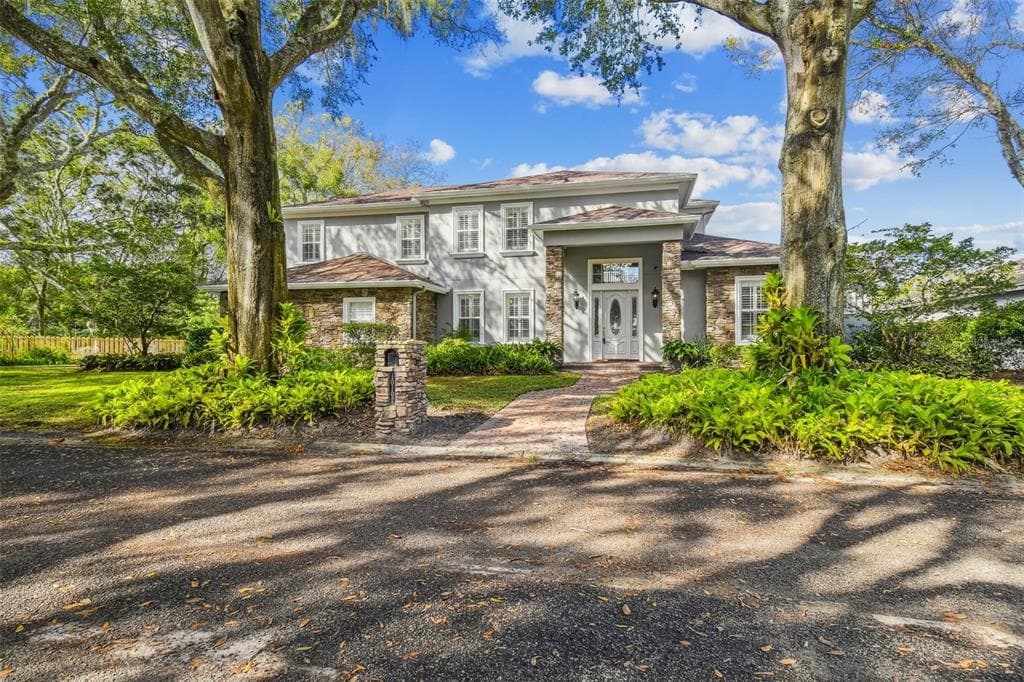 10102 LAKE COVE LANE TAMPA, FL 33618