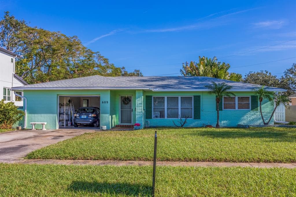 609 ALDA WAY NE ST PETERSBURG, FL 33704