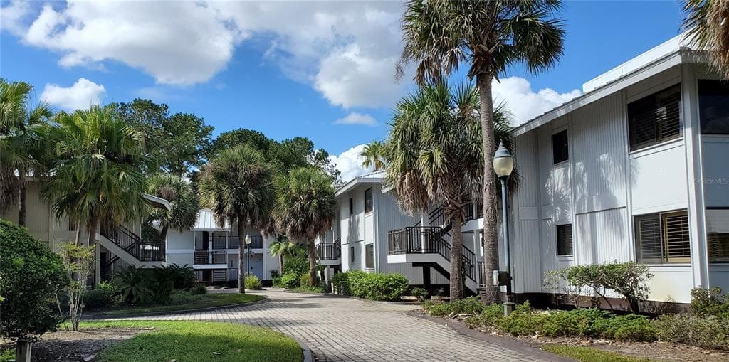 4782 FOX HUNT DRIVE UNIT 650 & 652 WESLEY CHAPEL, FL 33543