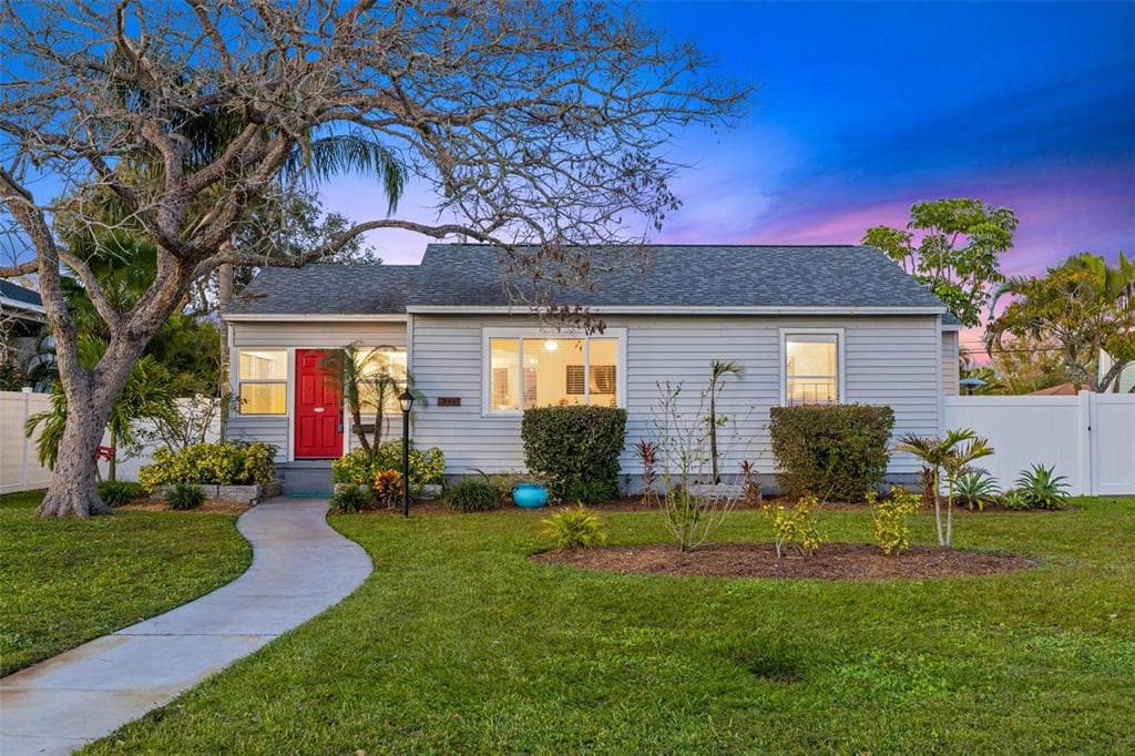 245 38TH AVENUE NE ST PETERSBURG, FL 33704