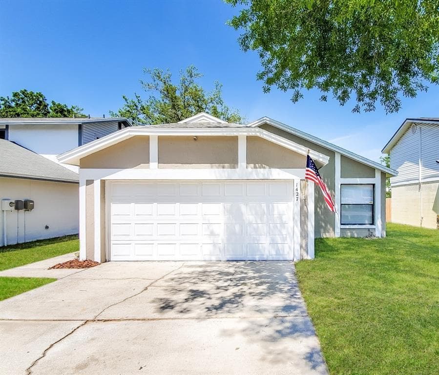 1427 PERSIMMON WAY LAKELAND, FL 33811