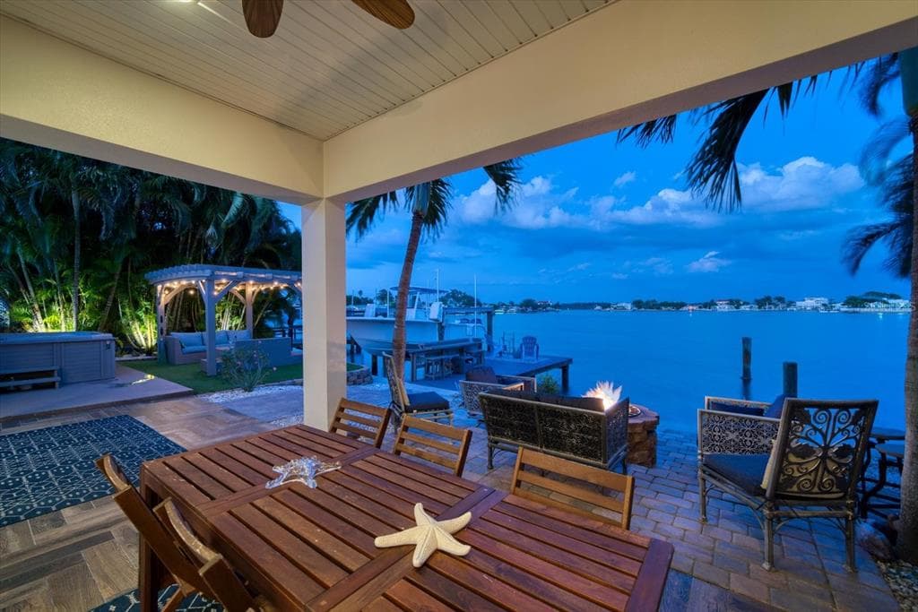 17437 2ND STREET E REDINGTON SHORES, FL 33708