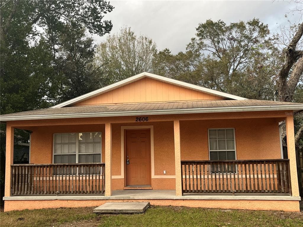 2606 E LAKE AVENUE TAMPA, FL 33610