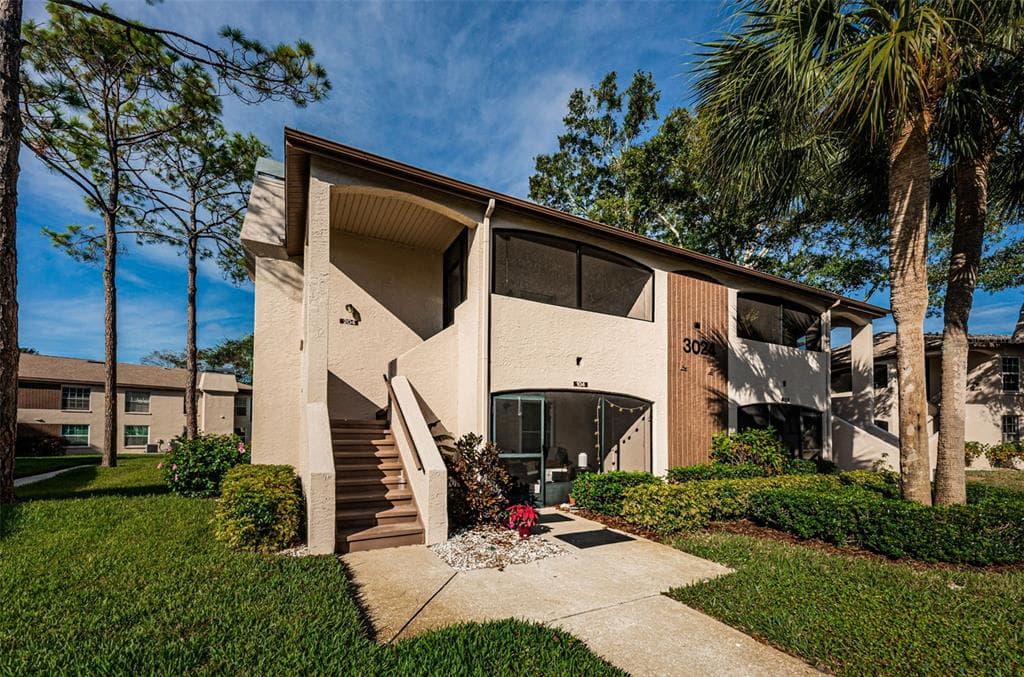 3024 BONAVENTURE CIRCLE UNIT 204 PALM HARBOR, FL 34684