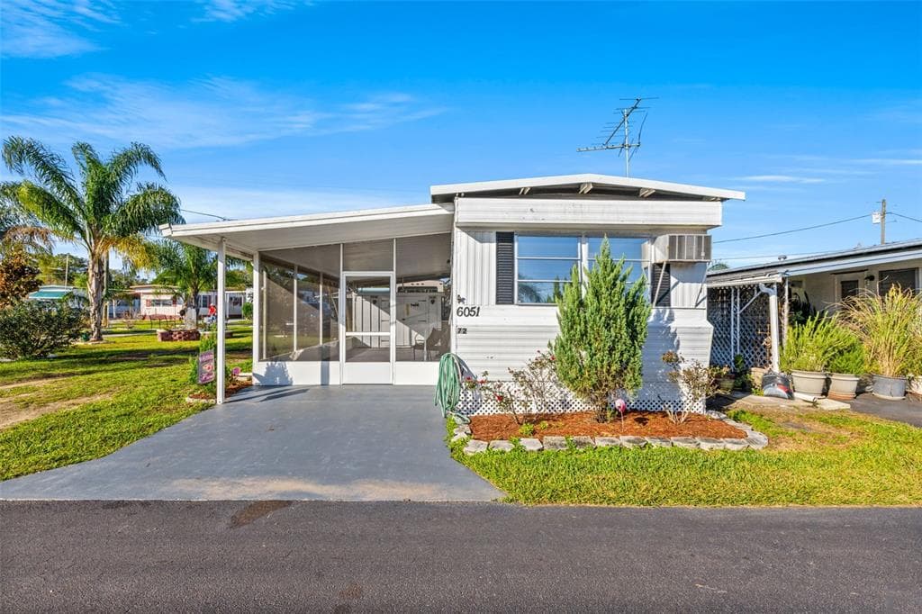 6051 CRESTON STREET ZEPHYRHILLS, FL 33542