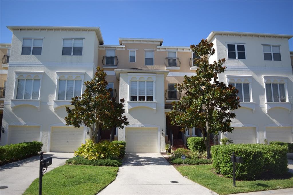 1196 GANDY CREST DRIVE NE ST PETERSBURG, FL 33702