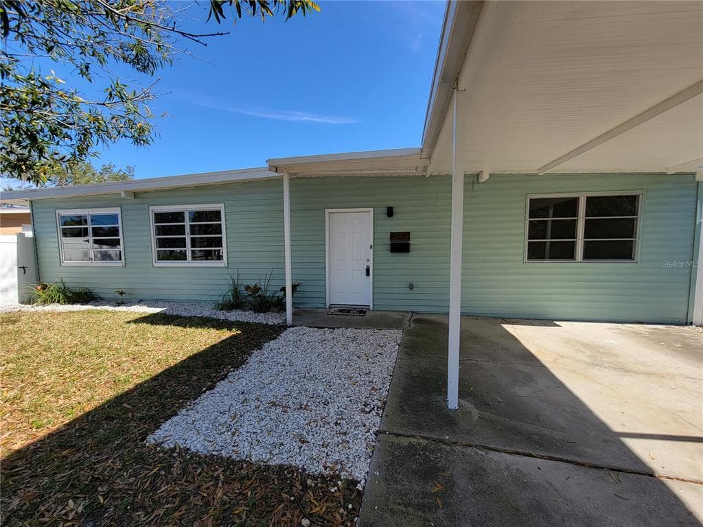 4235 HARRISBURG STREET NE ST PETERSBURG, FL 33703