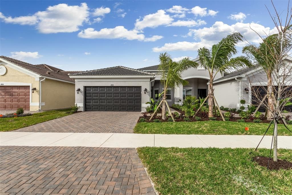 4922 SIENNA ISLES AVENUE WIMAUMA, FL 33598