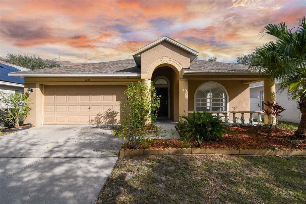 9726 WHITE BARN WAY RIVERVIEW, FL 33569