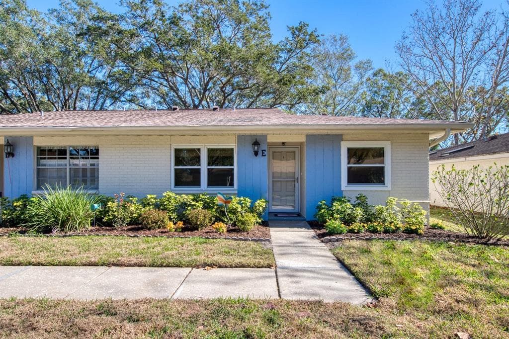 2253 LARK CIRCLE E UNIT E PALM HARBOR, FL 34684
