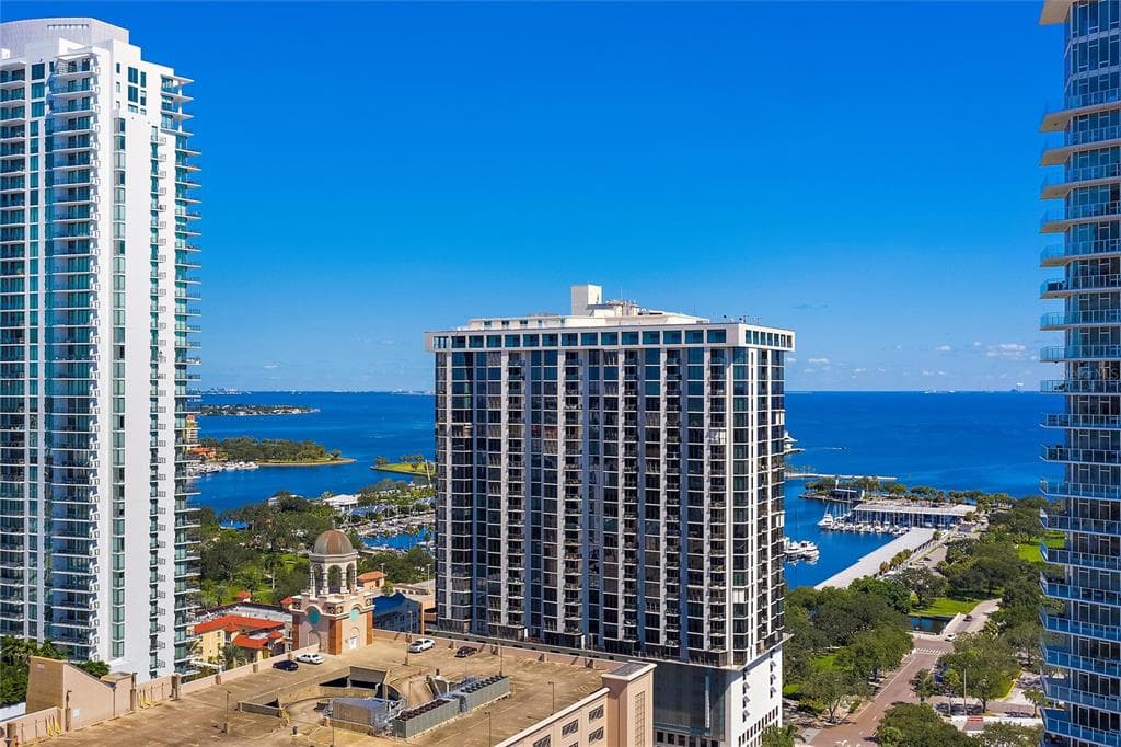 1 BEACH DRIVE SE UNIT 1709 ST PETERSBURG, FL 33701