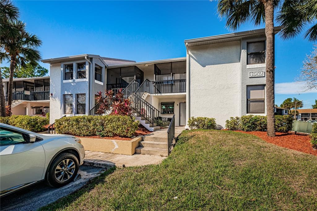 1952 LAUGHING GULL LANE UNIT 1425 CLEARWATER, FL 33762