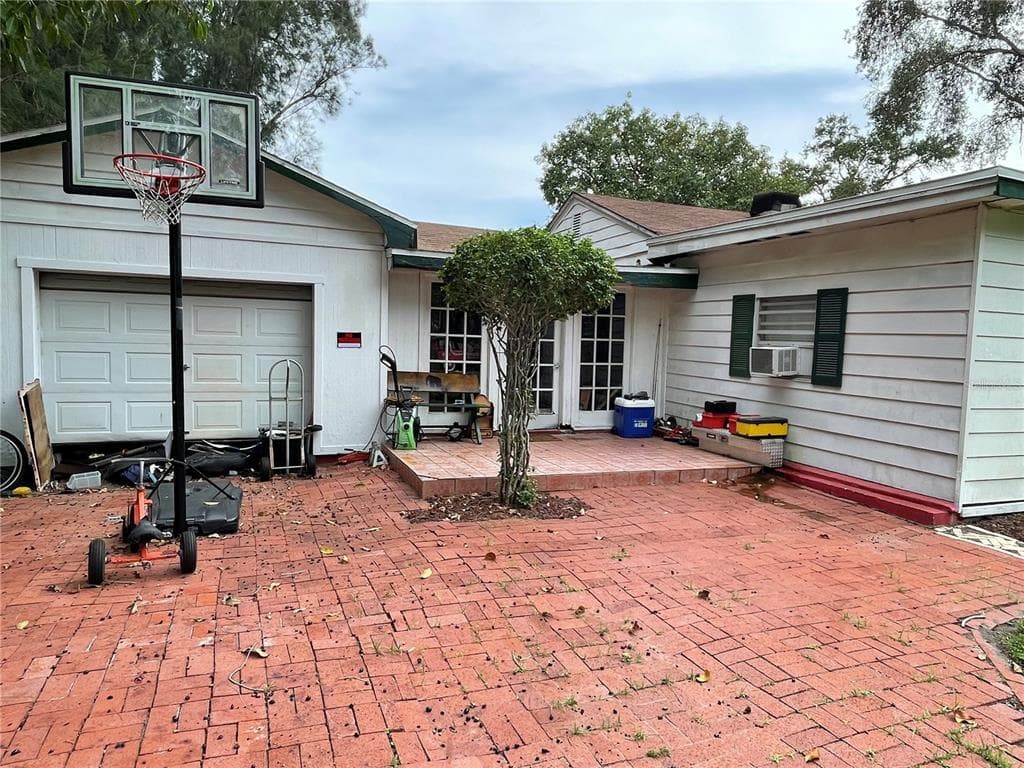 13762 74TH AVENUE SEMINOLE, FL 33776