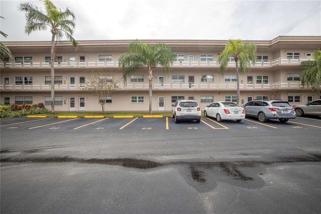 5530 80TH STREET N UNIT C104 ST PETERSBURG, FL 33709