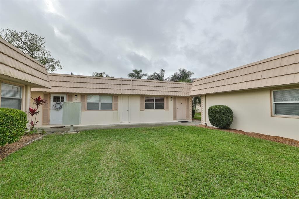 1811 BEDFORD LANE UNIT 158 SUN CITY CENTER, FL 33573