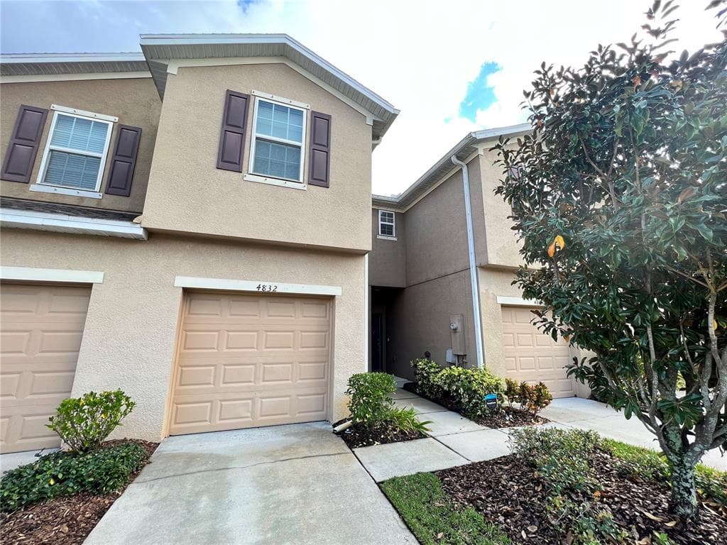 4832 WHITE SANDERLING COURT TAMPA, FL 33619