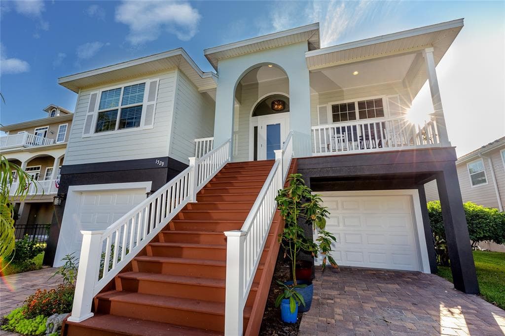 1529 RIVERSIDE DR TARPON SPRINGS, FL 34688