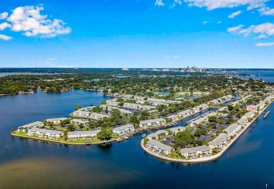 5245 COQUINA KEY DRIVE SE UNIT D (Furnished) ST PETERSBURG, FL 33705