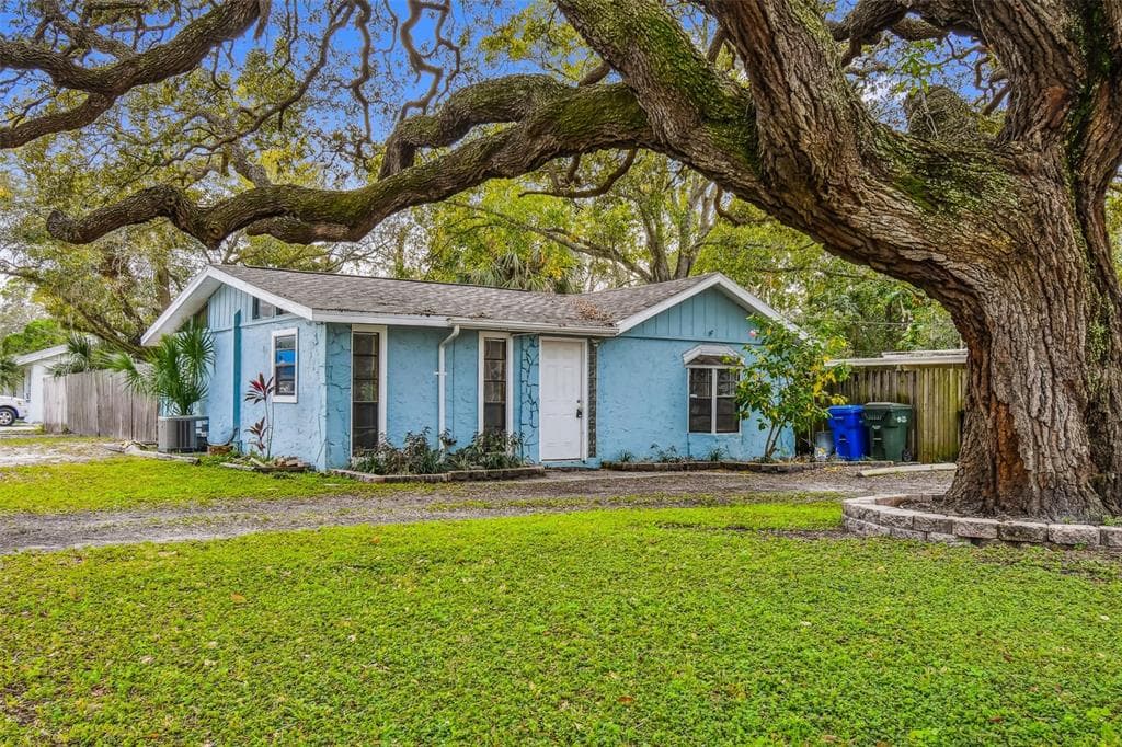 703 13TH AVENUE NW LARGO, FL 33770