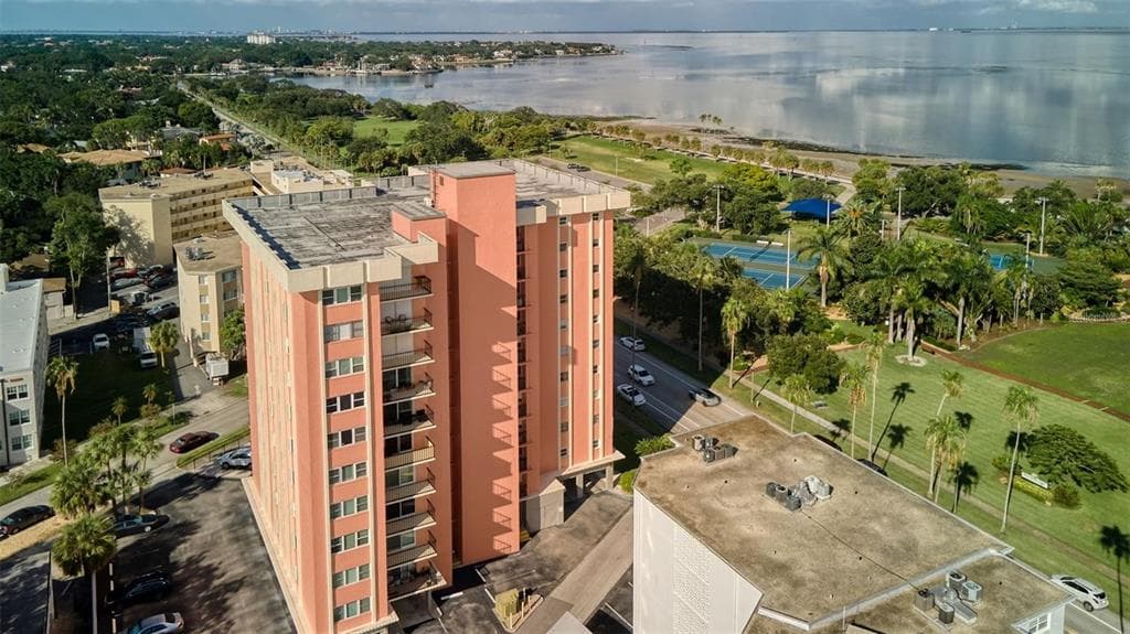 1120 N SHORE DRIVE NE UNIT 705 ST PETERSBURG, FL 33701