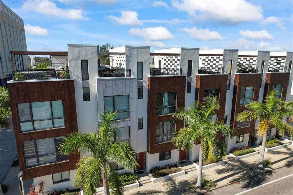 124 8TH STREET N ST PETERSBURG, FL 33701
