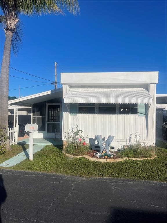7490 46TH AVENUE N UNIT 210 ST PETERSBURG, FL 33709