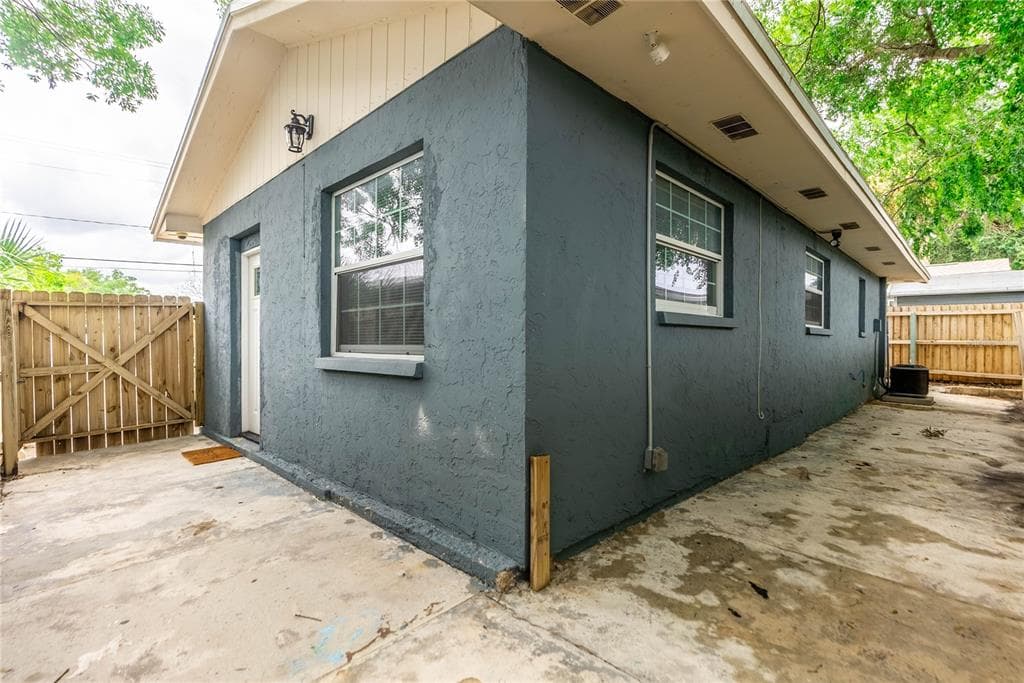 2511 W BRADDOCK STREET Unit B TAMPA, FL 33607
