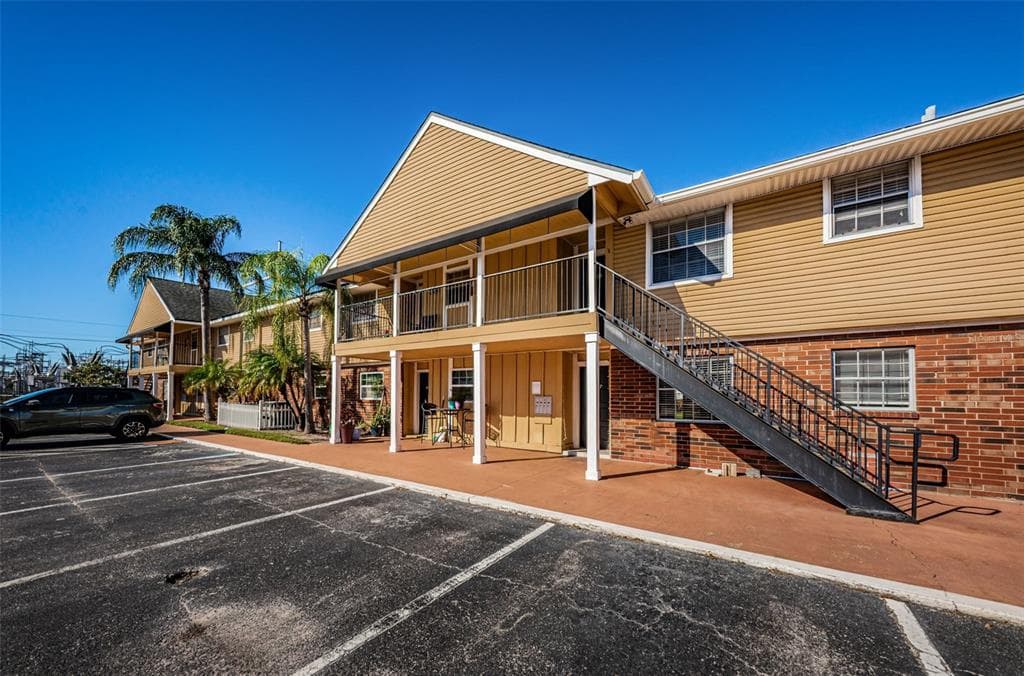 200 COUNTRY CLUB DRIVE UNIT 1207 LARGO, FL 33771