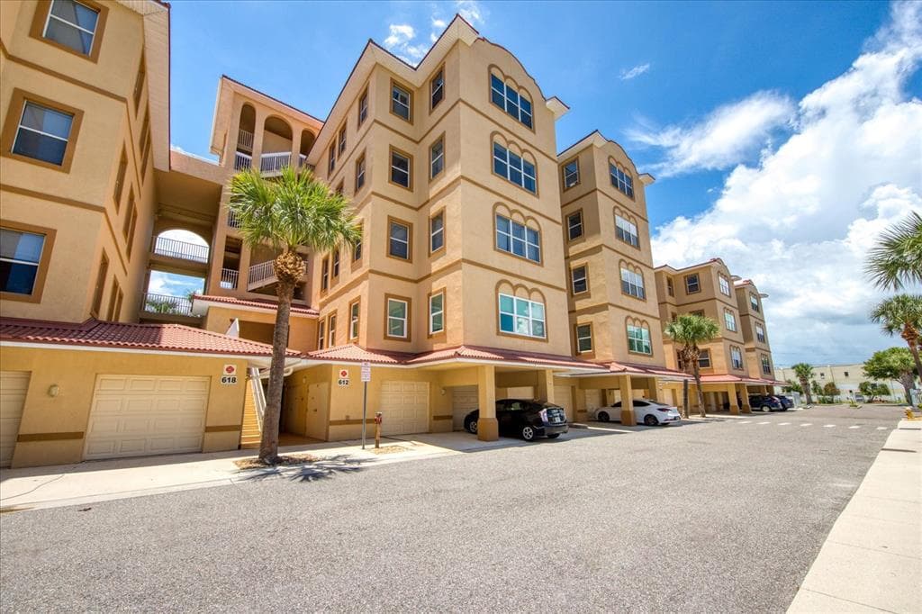 612 WELLS COURT UNIT 402 CLEARWATER, FL 33756