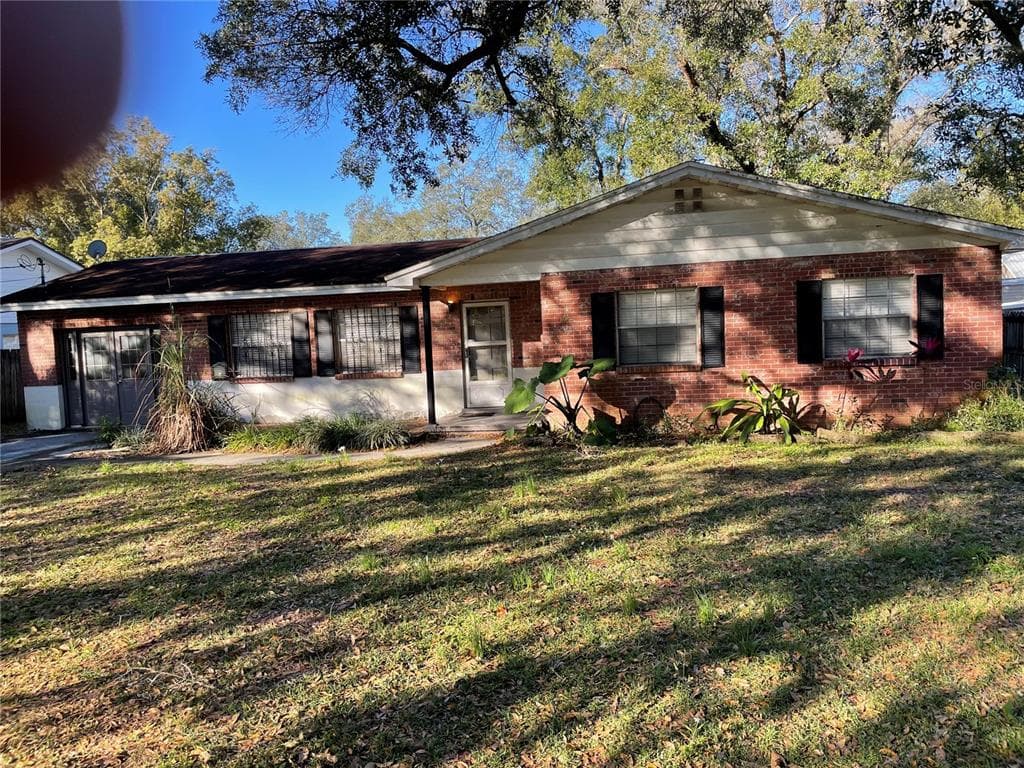 11708 COUNTRY CLUB PLACE TAMPA, FL 33612