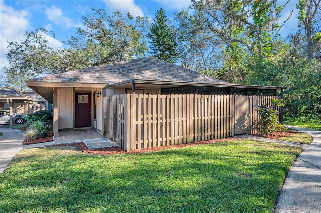 855 CREEKWAY COURT BRANDON, FL 33511