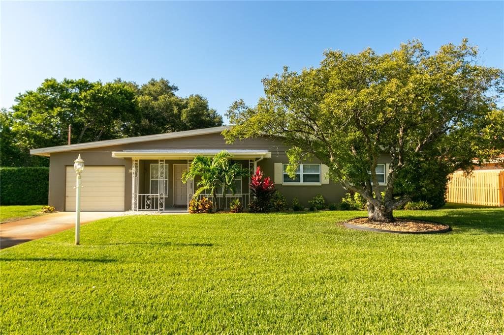 2669 RENATTA DRIVE BELLEAIR BLUFFS, FL 33770
