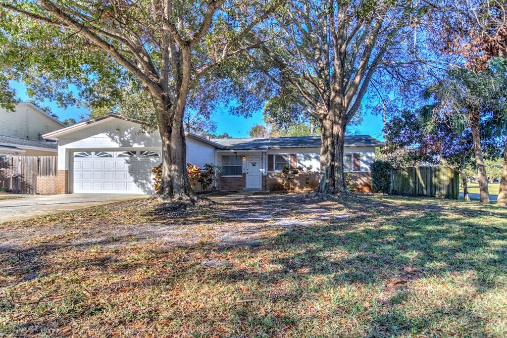 7498 OAK STREET NE ST PETERSBURG, FL 33702