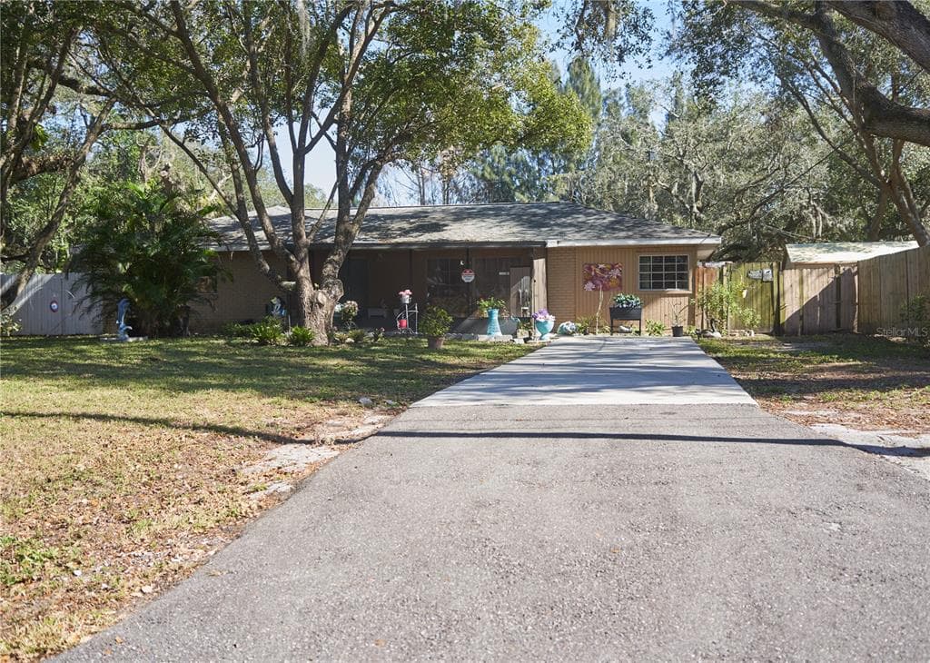 10016 ALAVISTA DRIVE GIBSONTON, FL 33534