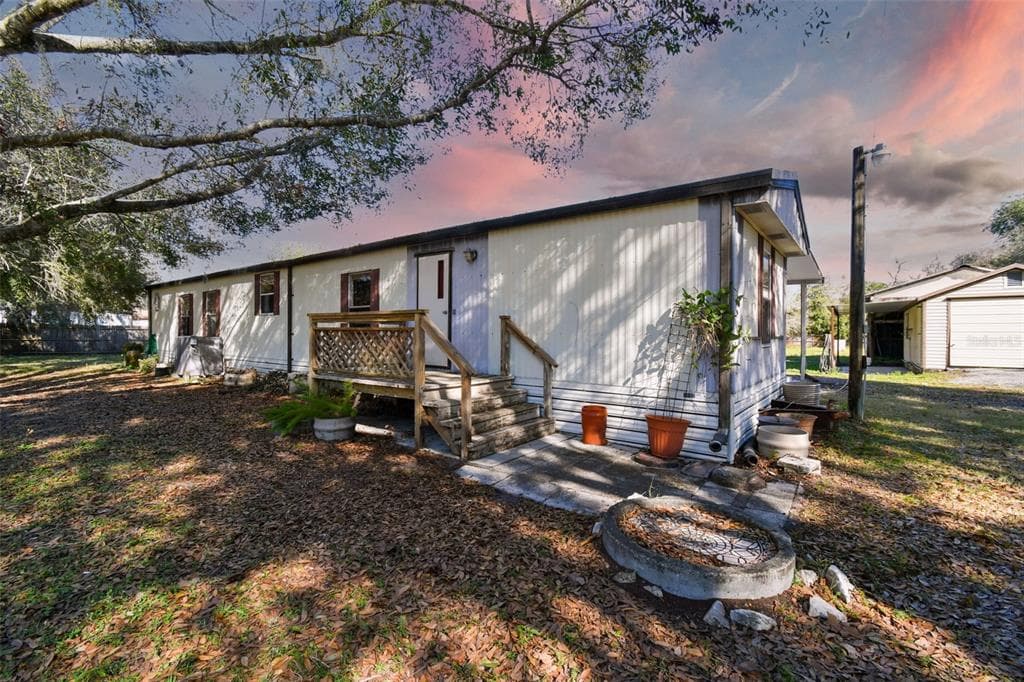 3810 LOURY DRIVE WESLEY CHAPEL, FL 33543