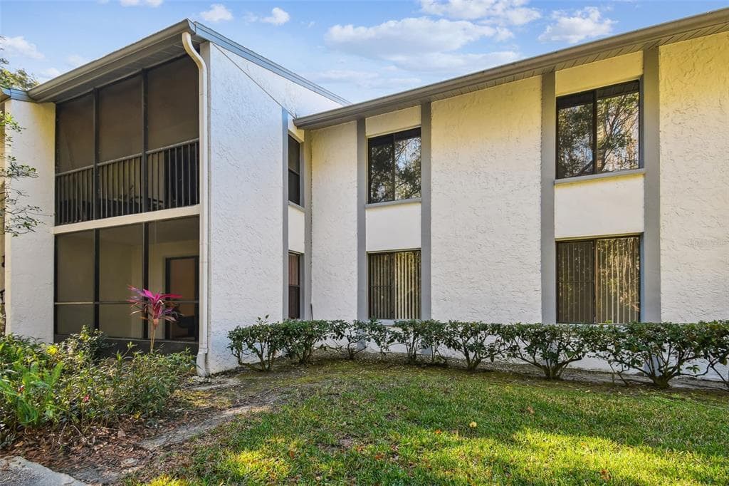 1326 PINE RIDGE CIRCLE E UNIT B1