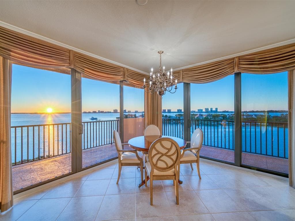 4 BELLEVIEW BOULEVARD UNIT 703 BELLEAIR, FL 33756