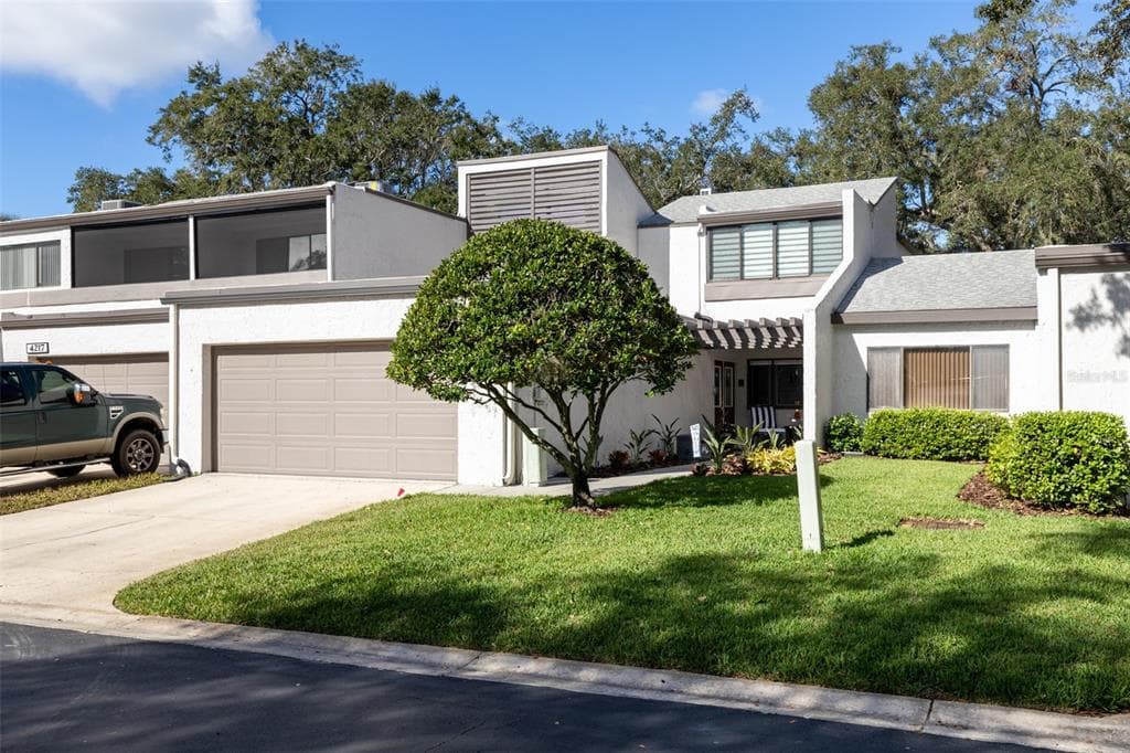 4215 FAIRWAY CIRCLE UNIT 0 TAMPA, FL 33618