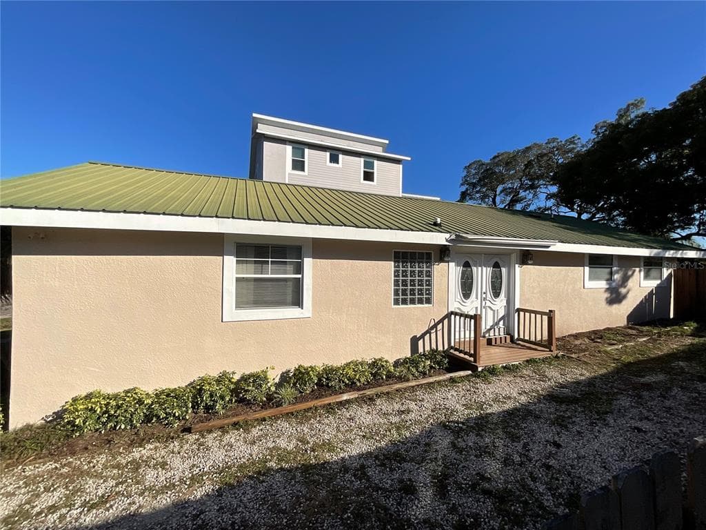 806 OHIO AVENUE PALM HARBOR, FL 34683