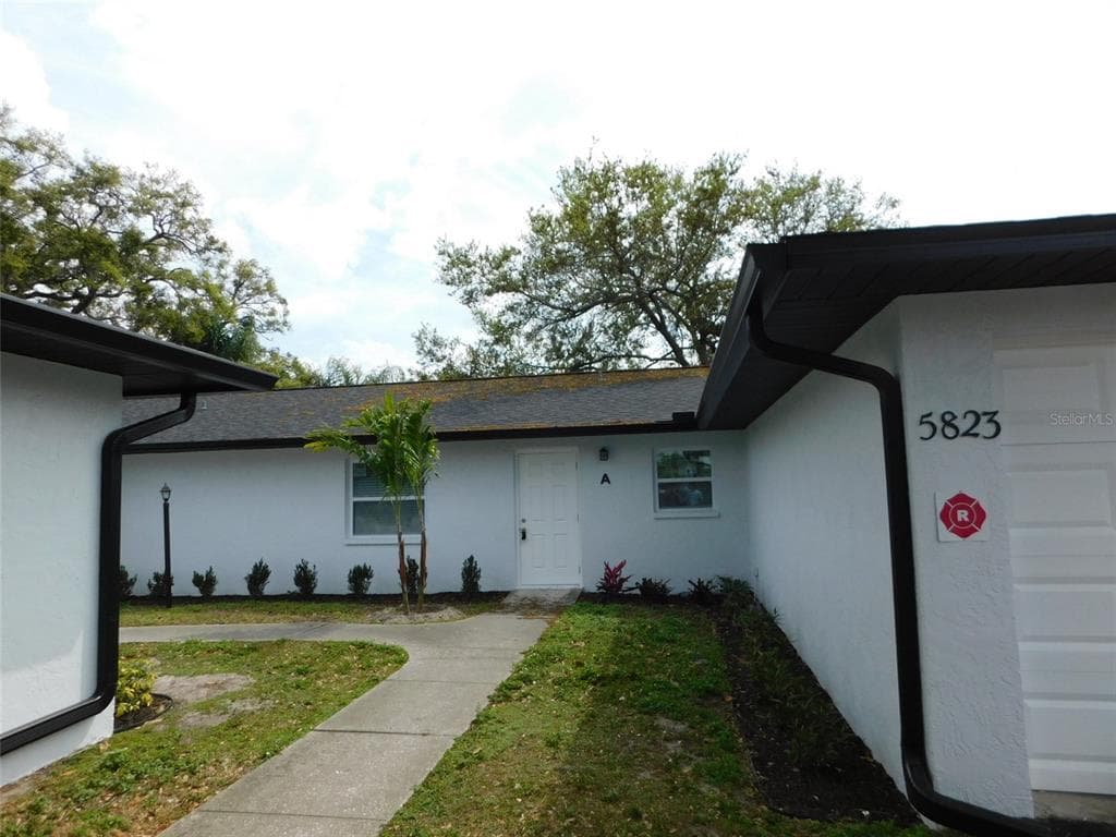 5823A ERIN LN S LANE S UNIT 5823A ST PETERSBURG, FL 33712