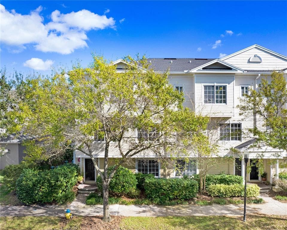9836 W PARK VILLAGE DRIVE TAMPA, FL 33626